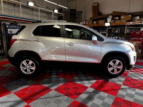 Used 2016 Chevrolet Trax LT w/ LT Convenience Package image 8