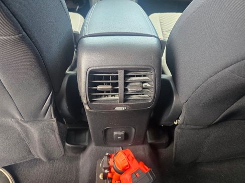 Used 2020 Ford Escape SE Sport image 28