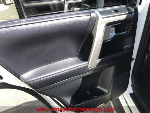 Used 2017 Toyota 4Runner Limited AWD/4WD image 17