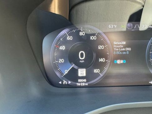 Used 2019 Volvo XC40 T5 Momentum image 10