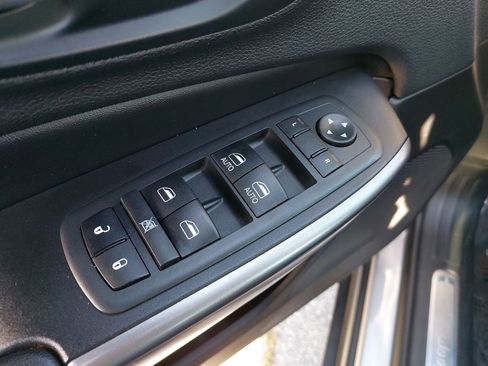 Used 2019 Jeep Cherokee Limited FWD image 26