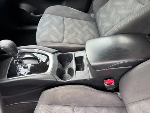 Used 2016 Nissan Rogue SV FWD image 29