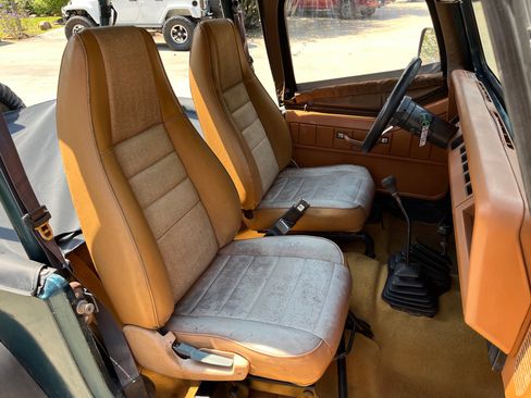 Used 1995 Jeep Wrangler S image 22