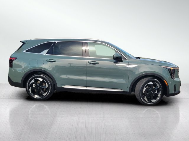 Used 2025 Kia Sorento EX AWD/4WD image 3