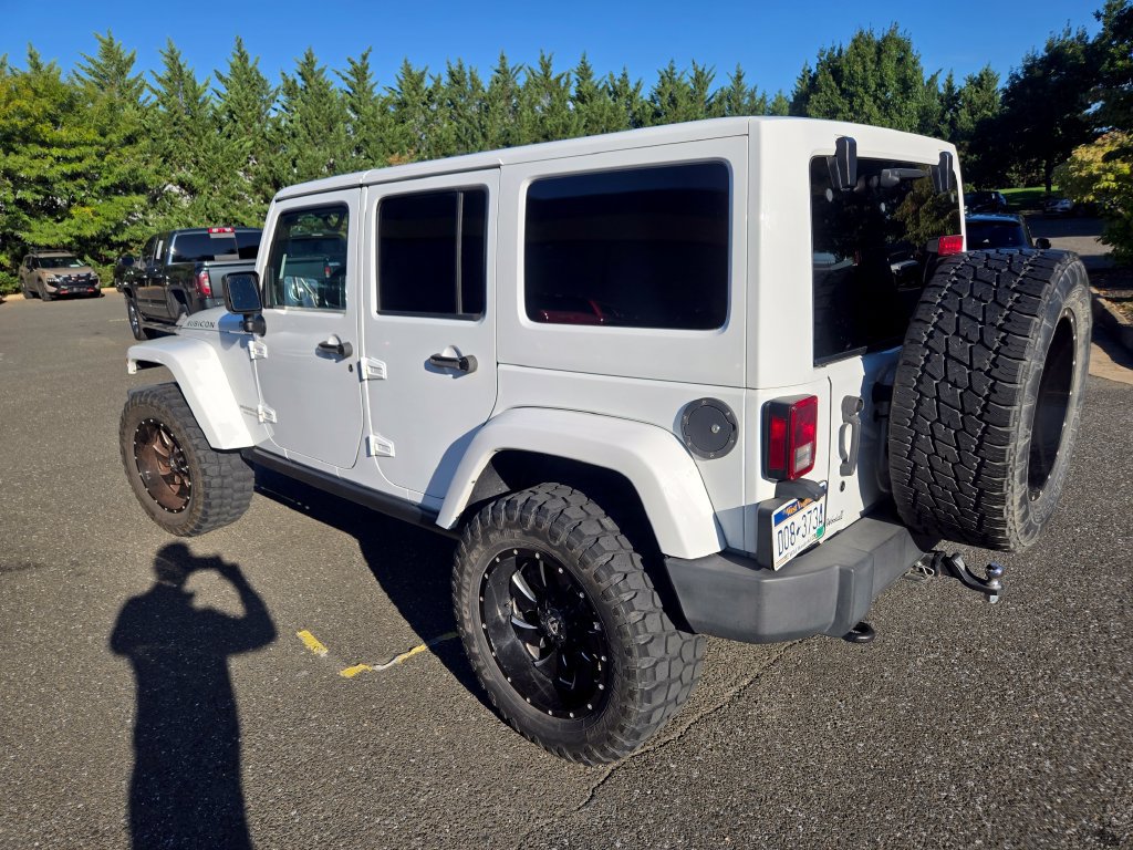Used 2015 Jeep Wrangler Unlimited Rubicon w/ Connectivity Group AWD/4WD image 5