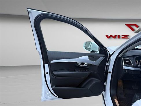 Used 2018 Volvo XC90 T5 Momentum w/ Convenience Package image 20