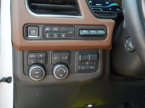 Used 2022 Chevrolet Suburban High Country AWD/4WD image 16
