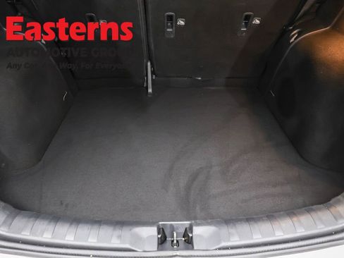 Used 2023 Nissan Kicks SR w/ SR Premium Package FWD image 9