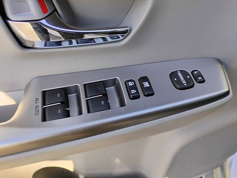 Used 2017 Toyota Prius V Four image 22