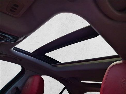 Used 2018 Alfa Romeo Giulia RWD image 15