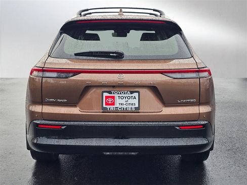 Used 2025 Toyota Crown Signia Limited w/ Advanced Technology Package image 7