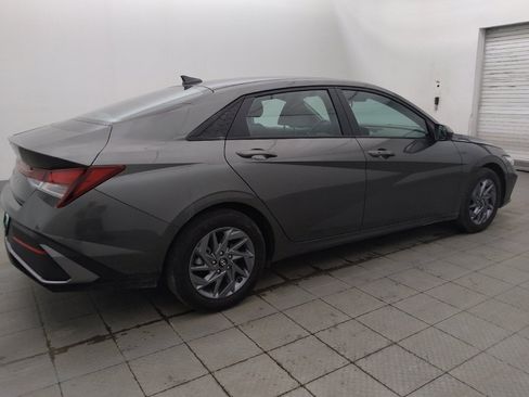 Used 2024 Hyundai Elantra SEL FWD image 10