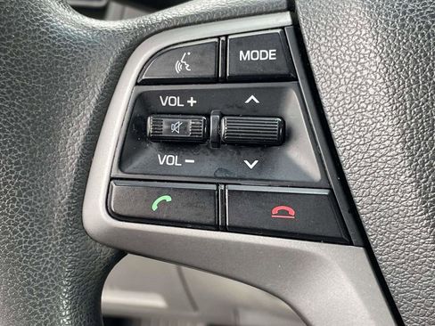 Used 2020 Hyundai Elantra SE FWD image 20