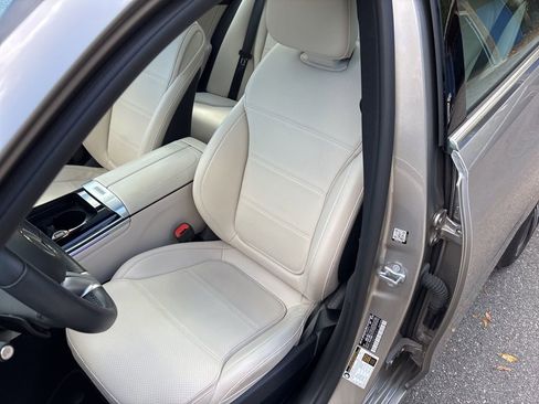 Used 2023 Mercedes-Benz C 300 Sedan image 3