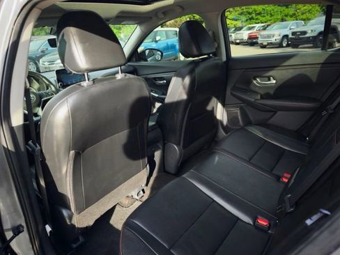 Used 2022 Nissan Sentra SR w/ SR Premium Package FWD image 31