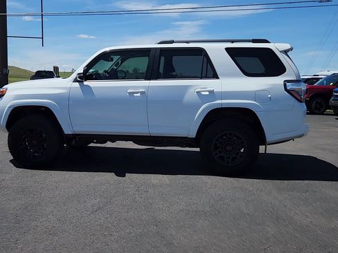 Used 2020 Toyota 4Runner SR5 Premium w/ Moonroof Package AWD/4WD image 2