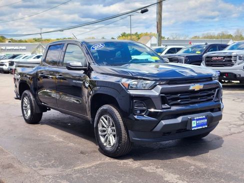 Used 2024 Chevrolet Colorado LT w/ LT Convenience Package II AWD/4WD image 7