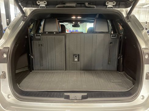 Used 2023 Toyota Highlander XSE FWD image 18