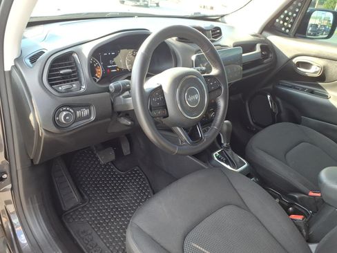 Used 2018 Jeep Renegade Altitude w/ Safety & Security Group AWD/4WD image 9