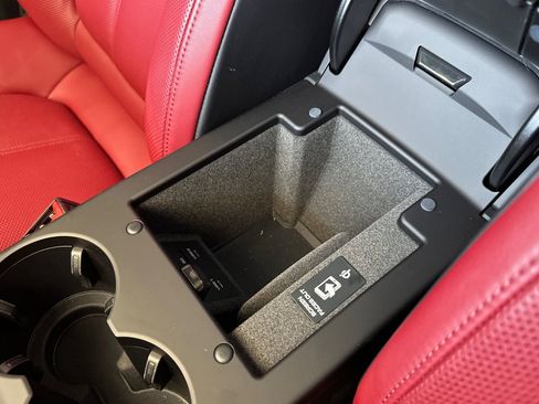 Used 2025 Porsche Macan image 27