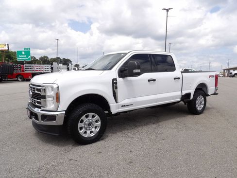 Used 2024 Ford F250 XLT w/ FX4 Off-Road Package AWD/4WD image 3