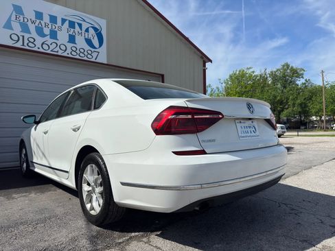 Used 2017 Volkswagen Passat 1.8T S image 18