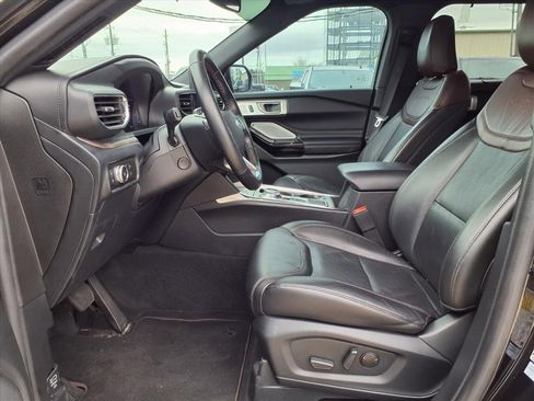 Used 2022 Ford Explorer Platinum w/ Technology Package image 16