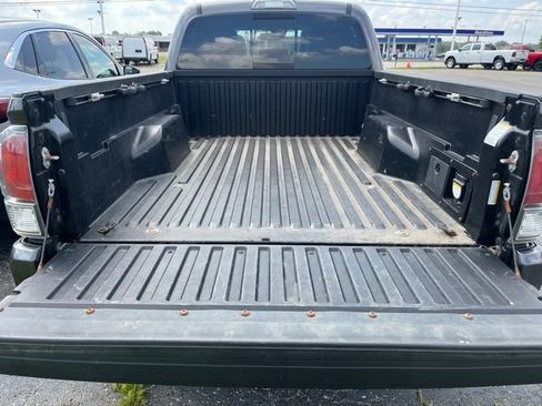 Used 2021 Toyota Tacoma TRD Off-Road AWD/4WD image 3