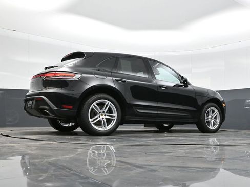 Certified 2025 Porsche Macan image 38