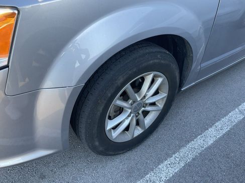 Used 2019 Dodge Grand Caravan SXT image 7