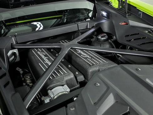 Used 2022 Lamborghini Huracan EVO RWD image 16