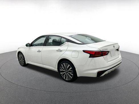 Used 2025 Nissan Altima 2.5 SV FWD image 7