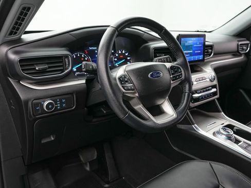 Certified 2022 Ford Explorer XLT w/ Equipment Group 202A image 12