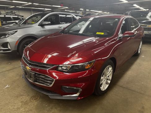 Certified 2017 Chevrolet Malibu LT w/ Leather Package FWD image 2