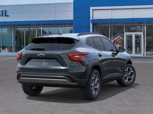 New 2026 Chevrolet Trax LT w/ LPO, Blackout Package FWD image 4