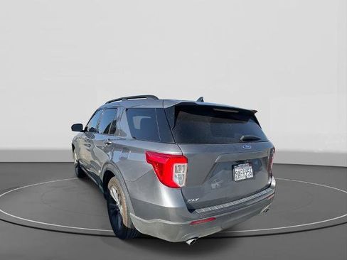 Certified 2022 Ford Explorer XLT w/ Equipment Group 202A image 4