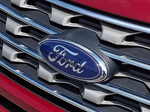 Used 2017 Ford Explorer XLT w/ Equipment Group 202A FWD image 28