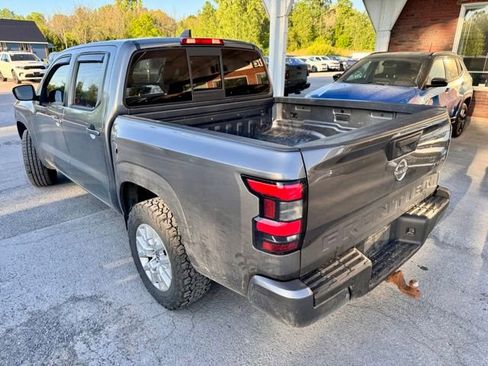 Used 2022 Nissan Frontier SV AWD/4WD image 3