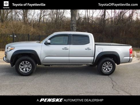 Used 2017 Toyota Tacoma SR5 image 2