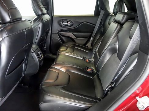 Used 2021 Jeep Cherokee Latitude Plus image 14