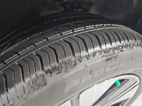 Certified 2024 Volkswagen Taos SE image 30