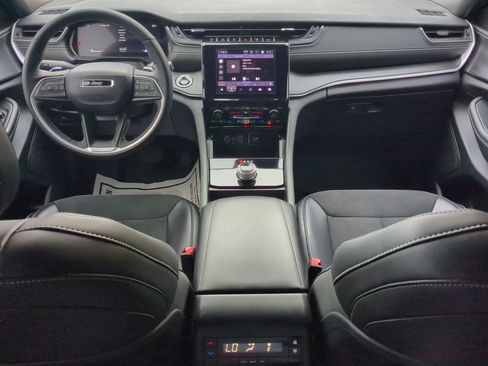 Used 2025 Jeep Grand Cherokee L Laredo image 41