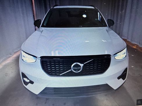 Used 2023 Volvo XC40 B4 Ultimate FWD image 6