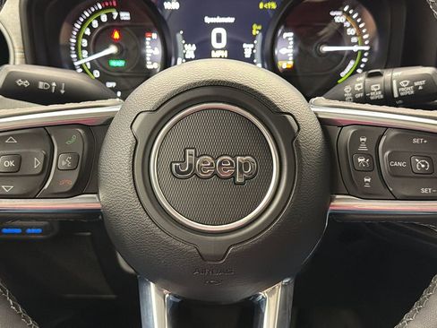 Used 2025 Jeep Wrangler Unlimited Sahara image 28