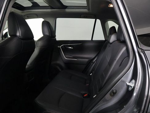 Used 2020 Toyota RAV4 Limited image 11