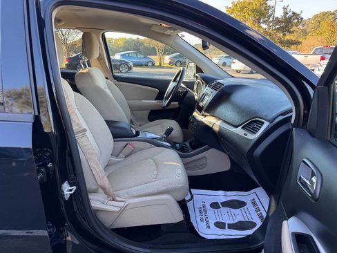 Used 2018 Dodge Journey SXT image 22