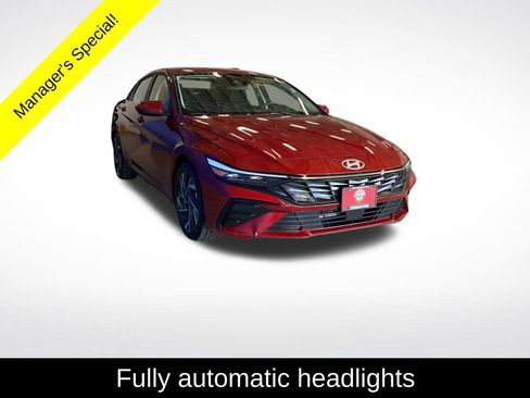Used 2025 Hyundai Elantra SEL FWD image 17