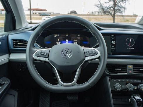 Used 2024 Volkswagen Taos SE image 41