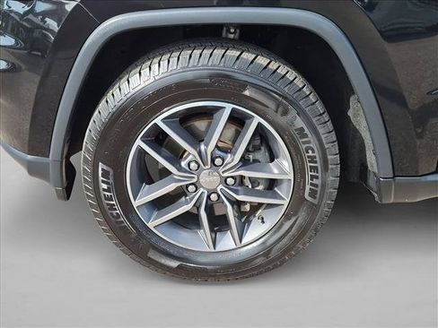 Used 2018 Jeep Grand Cherokee Limited AWD/4WD image 15