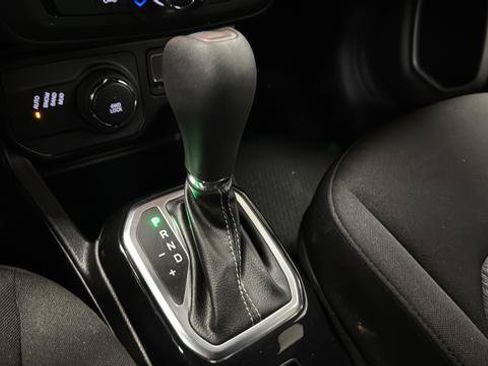 Used 2021 Jeep Renegade Latitude AWD/4WD image 18